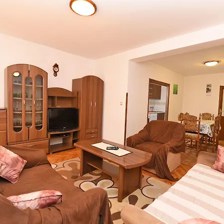 Luciano 621 Apartment *